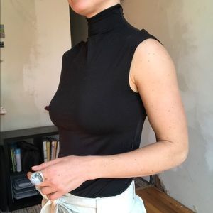 Uniqlo Airism Turtleneck Sleeveless Tank
